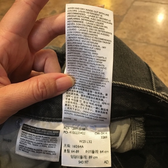 LEVI’S Dark Gray 501 Button Fly Distressed Jeans Size 25 - Picture 7 of 7